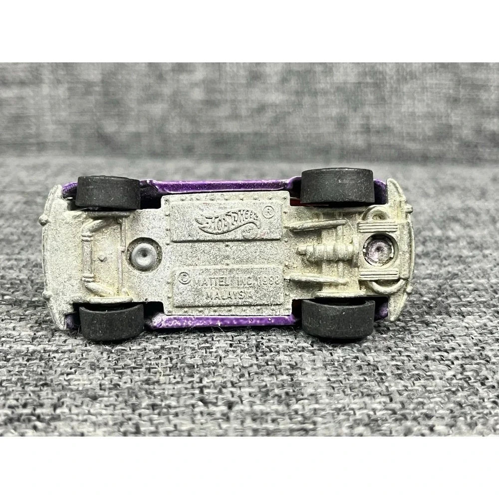 Hot Wheels Volkswagen VW Bug Beetle Vintage 1988 Purple Retro Design Diecast Car